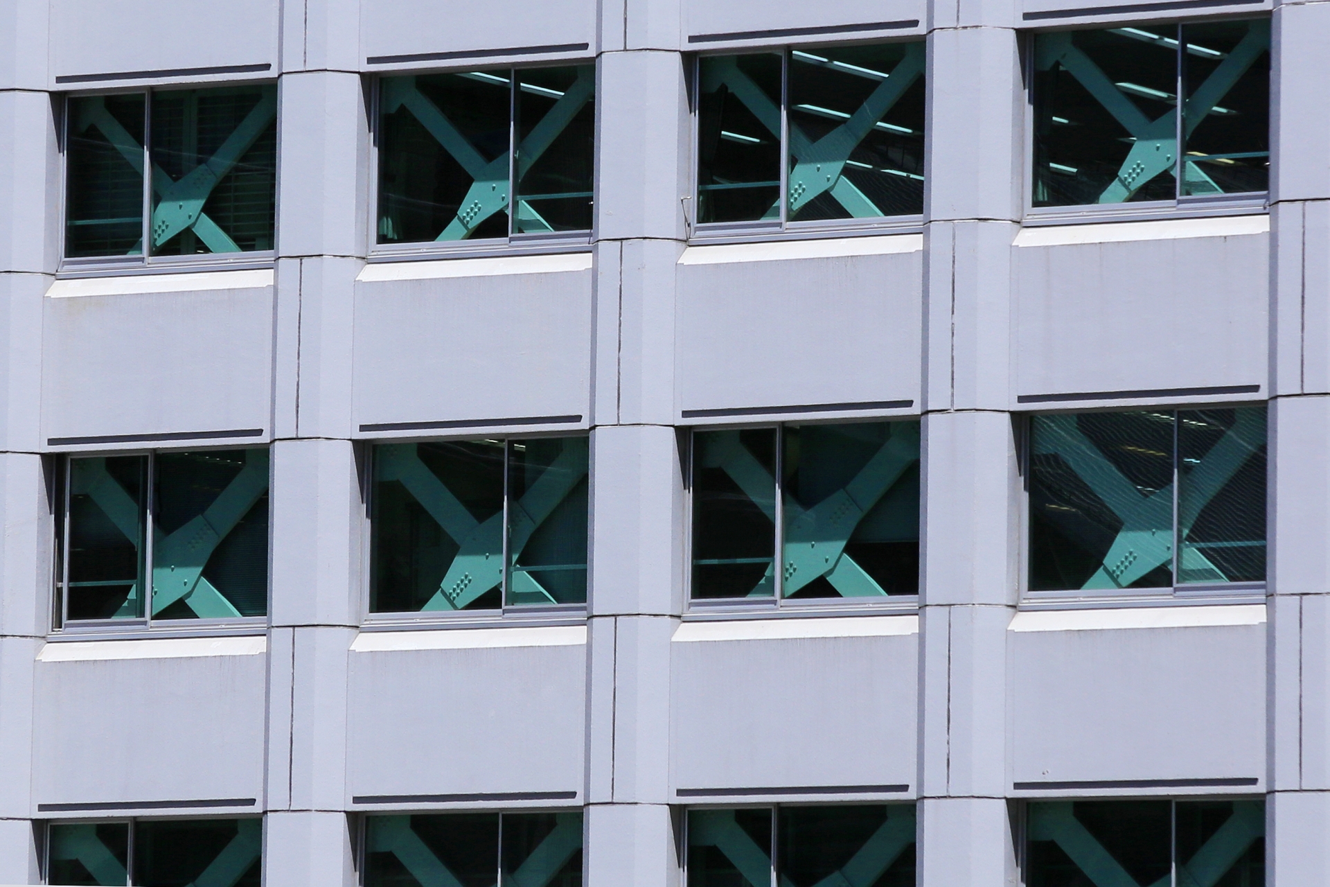 耐震補強工事のされたビル